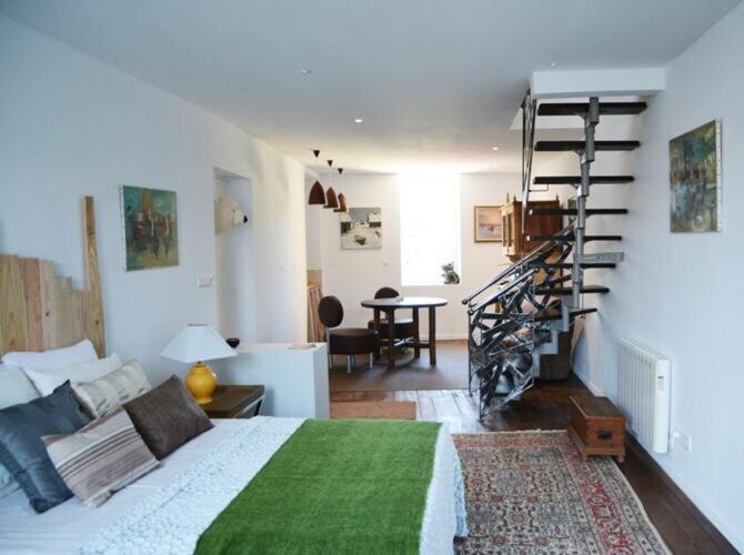 48 Urban Suites Dun-le-Palestel 部屋 写真