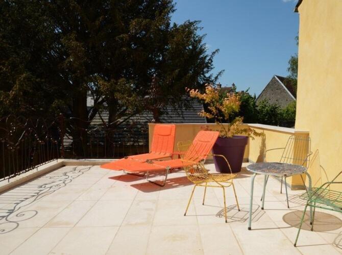 48 Urban Suites Dun-le-Palestel エクステリア 写真