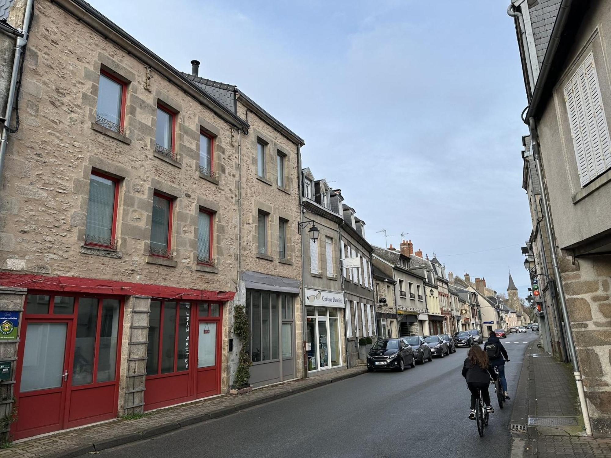 48 Urban Suites Dun-le-Palestel エクステリア 写真